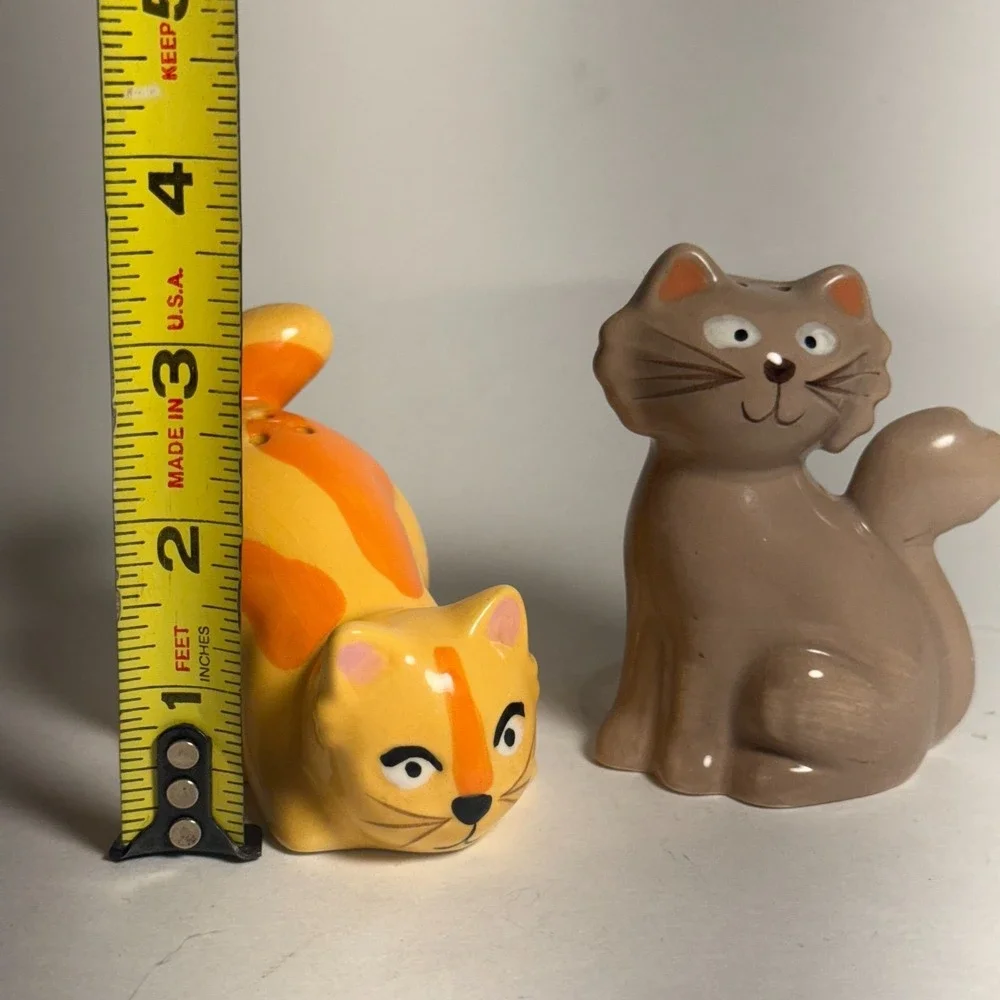 BW Boston Warehouse Frisky Business Salt and Pepper Shakers Set Kitty Cat Orange